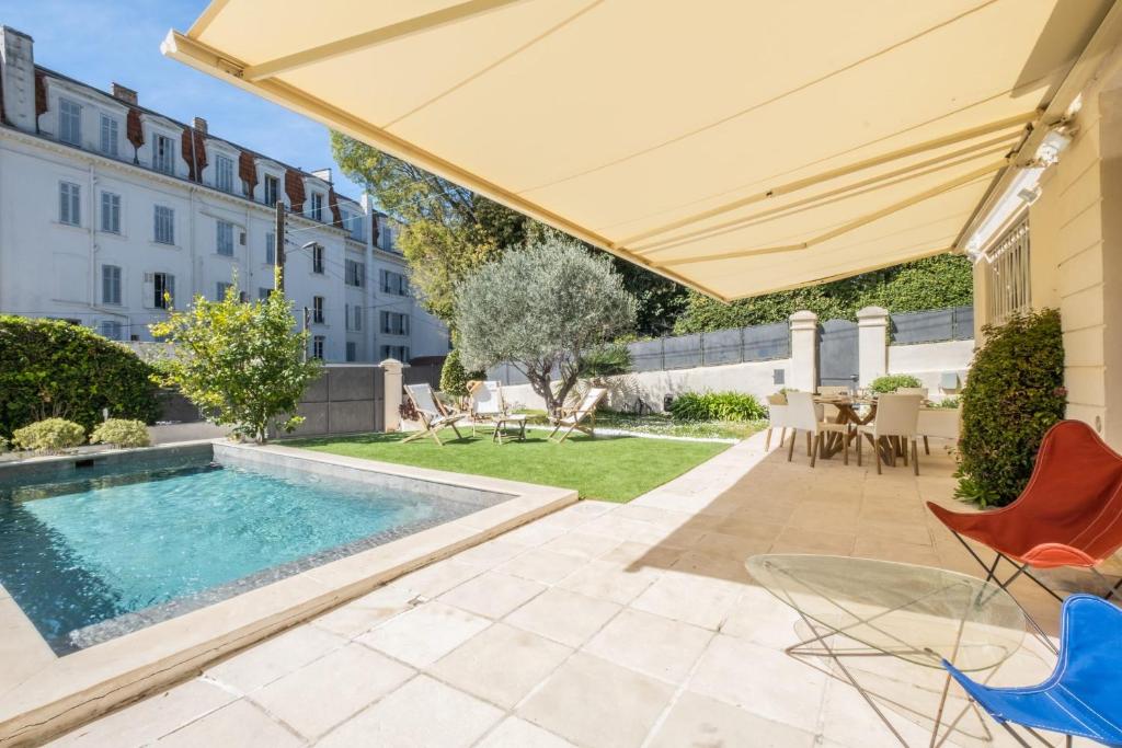 House with heated swimming pool photo 4