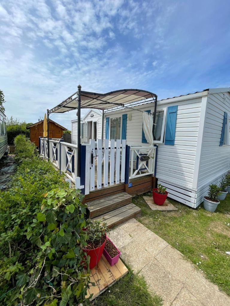 Sylvie propriétaire du mobil-home " Camping de la Chanterie"