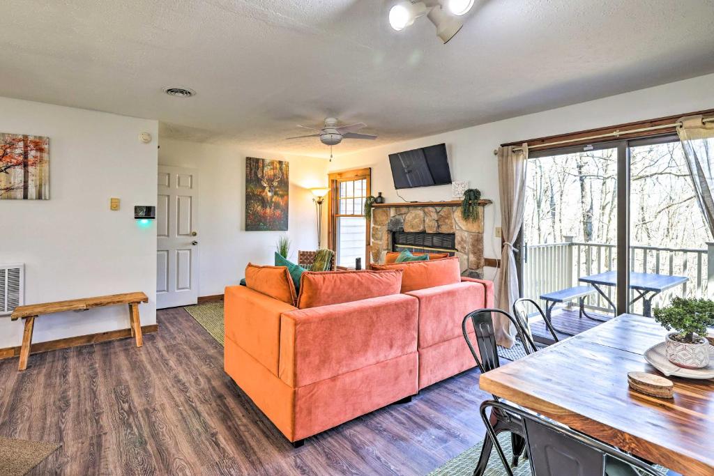 Pocono Retreat, 1 Mi to State Park and Ski Access! photo 4