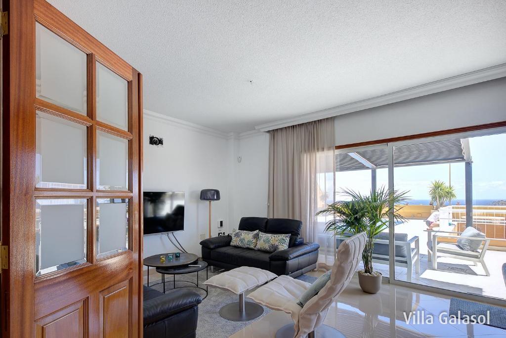 Villa Galasol with heated pool photo 4