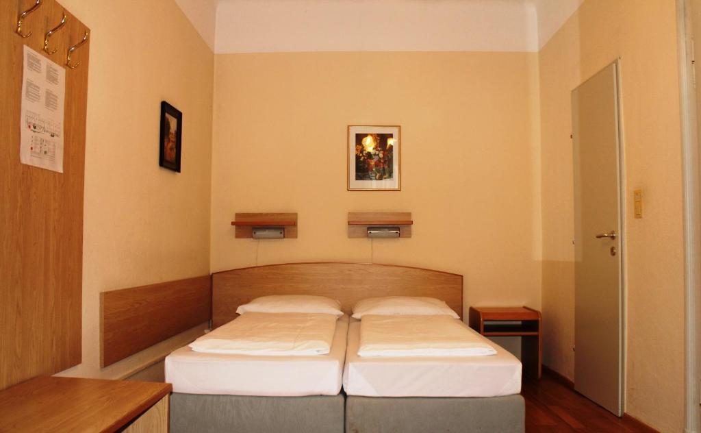 Двухместный (Небольшой двухместный номер с 1 кроватью), Hotel Graf Stadion