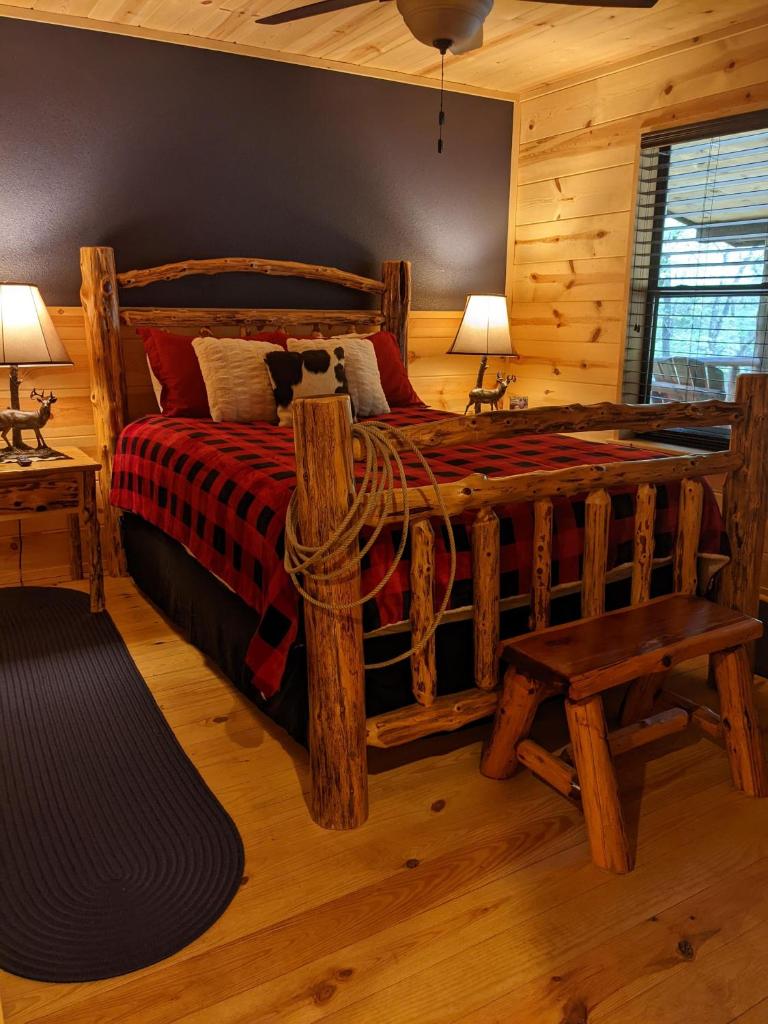 Forest Edge Cozy Cabin Fire Pit photo 4
