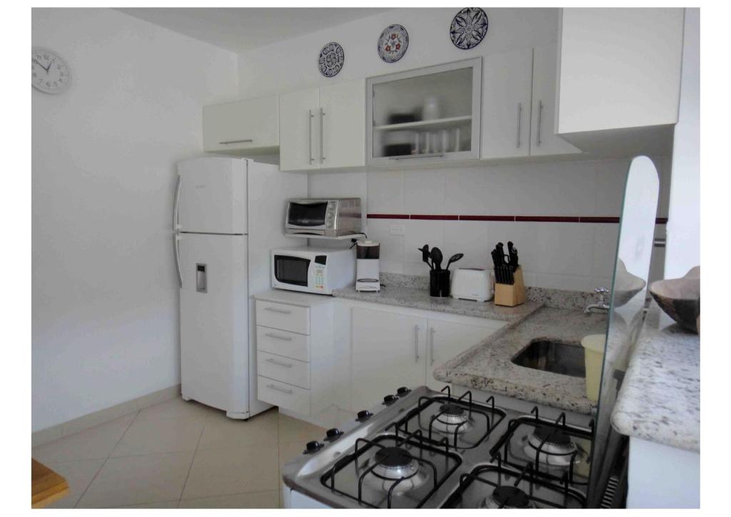 Guarujá, apartamento a 100 metros da praia da enseada. photo 4