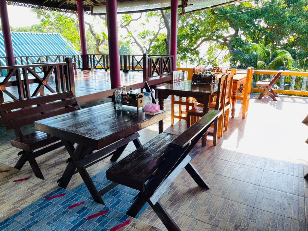Dragon Hut Resort photo 1