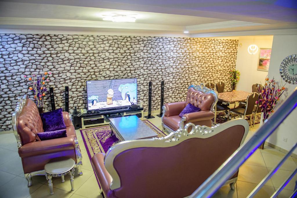 Cc & Cg Homes 4 Bedroom Duplex-24Hrs Electricity WIFI Security photo 1