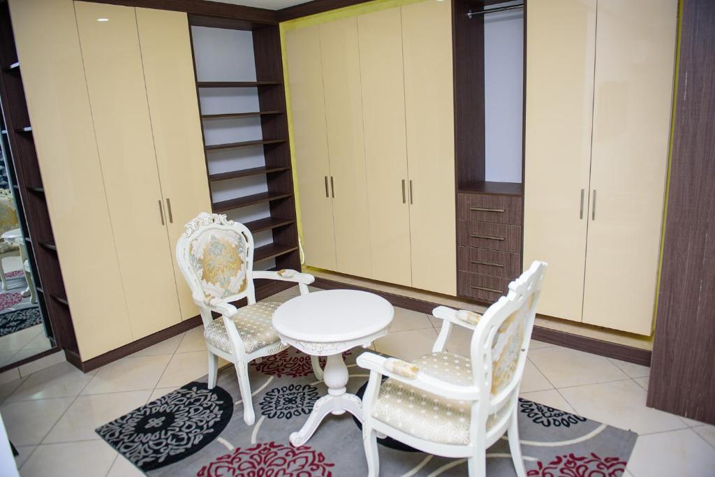 Cc & Cg Homes 4 Bedroom Duplex-24Hrs Electricity WIFI Security photo 2
