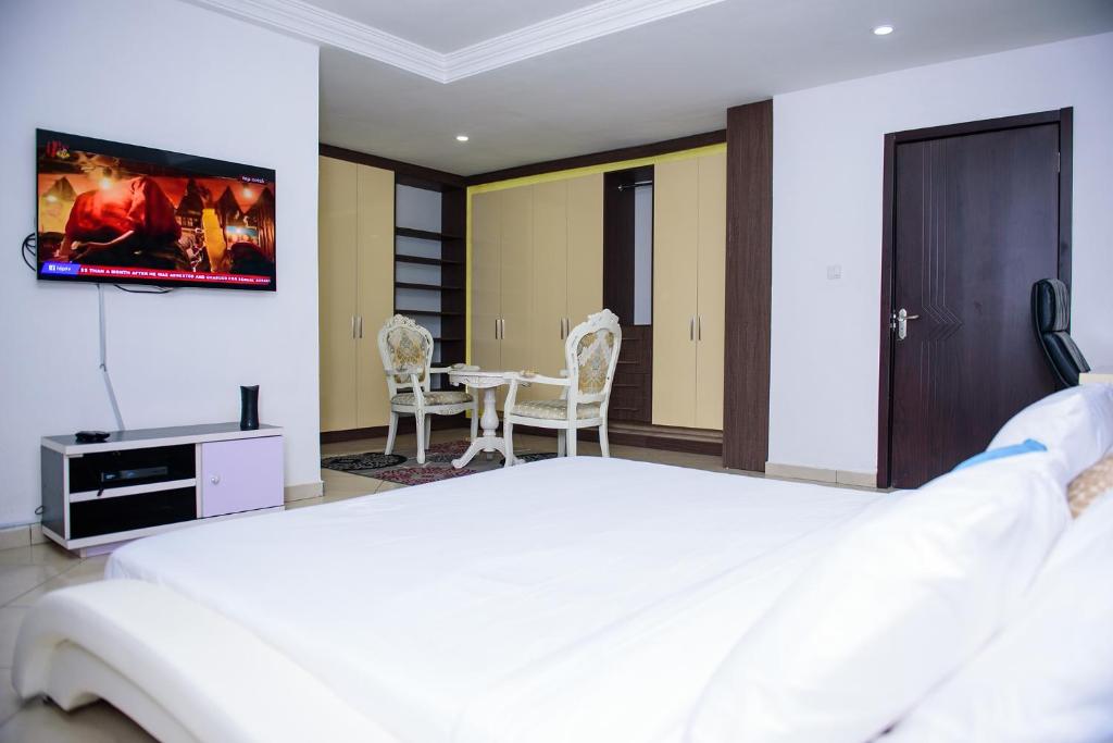 Cc & Cg Homes 4 Bedroom Duplex-24Hrs Electricity WIFI Security photo 4