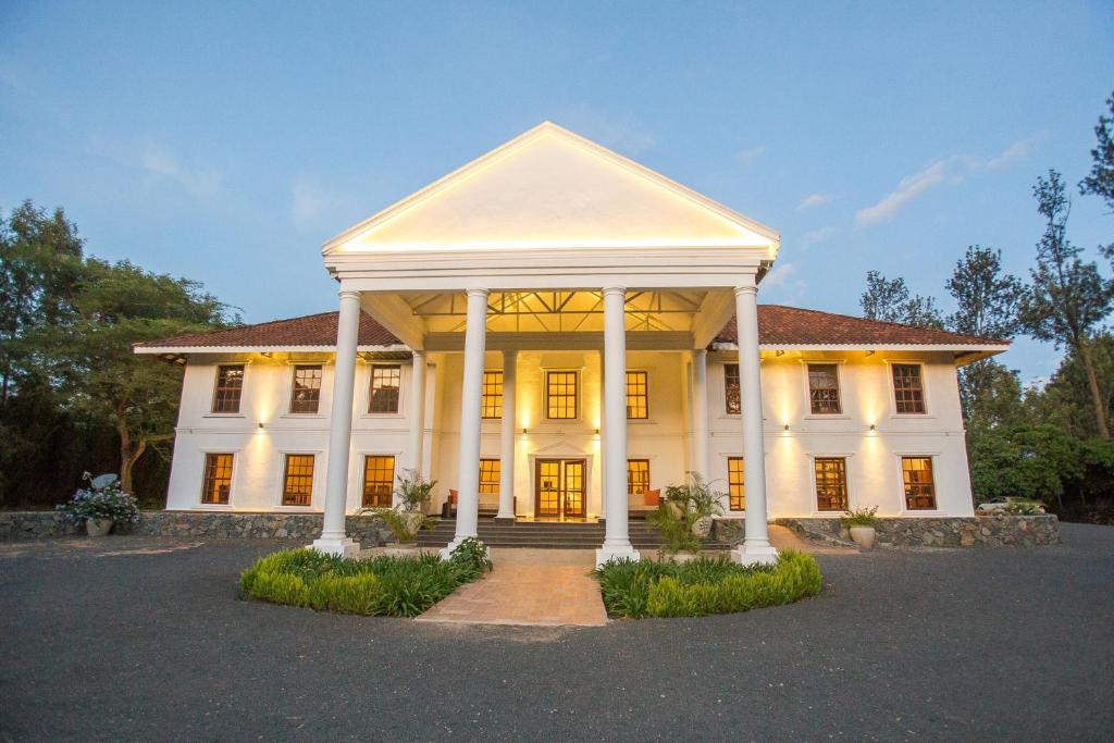 Amani Safari Lodge and Restaurant photo 1