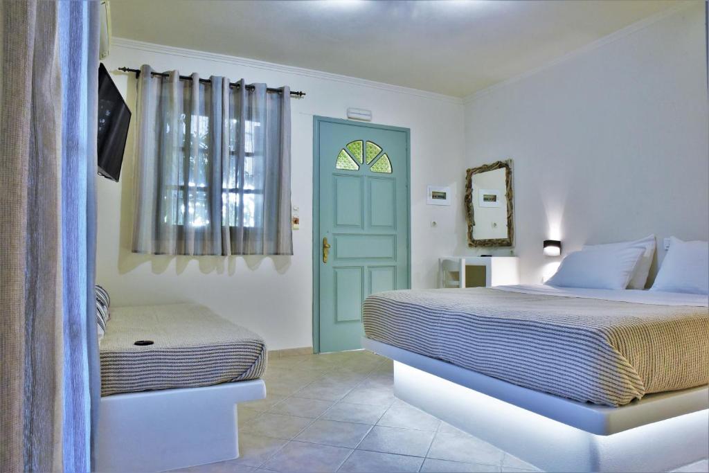 Avra Milos photo 4