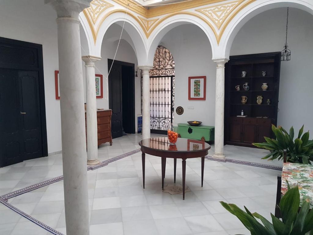Casa S. XIX en pleno centro de Carmona photo 2