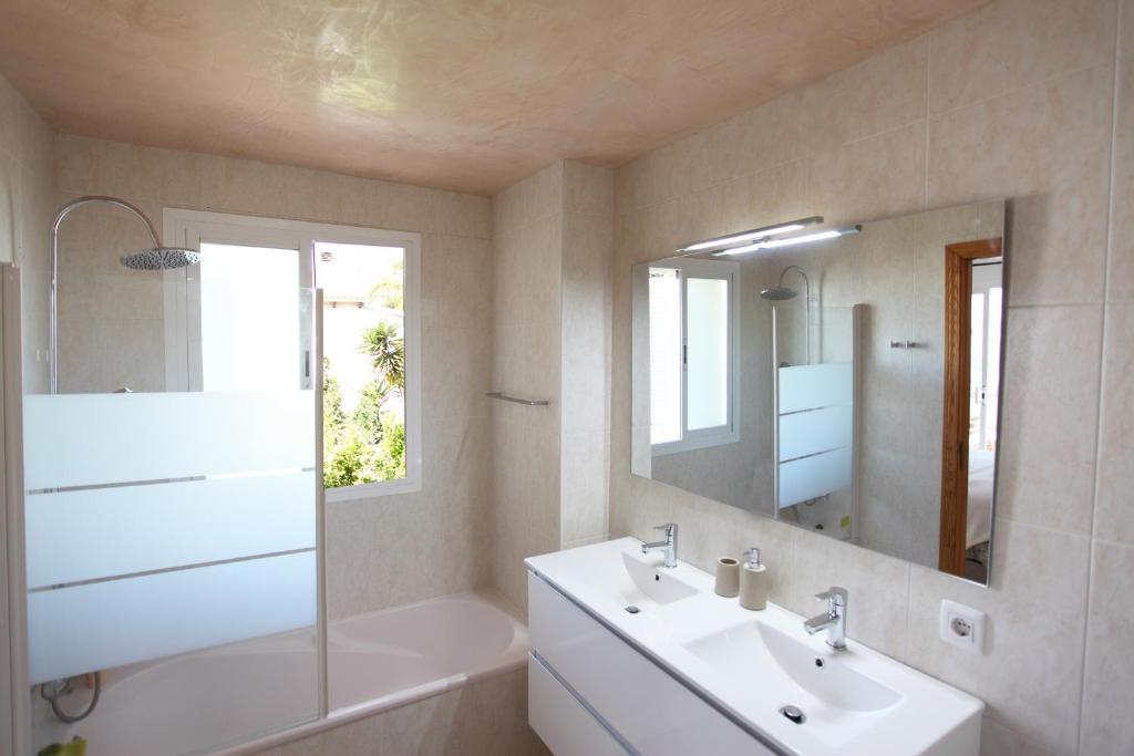 Villa Beach Alcudia, lovely house with jacuzzi - Tap to explore photos