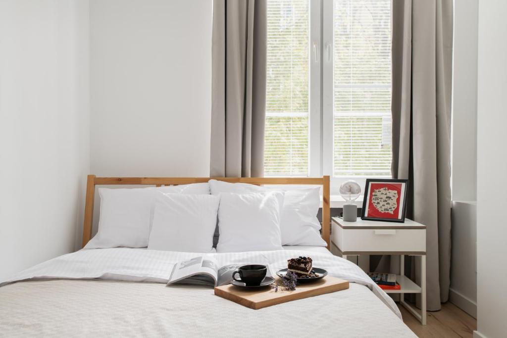 oompH Warsaw Nowy Swiat Apartment - Tap to explore photos