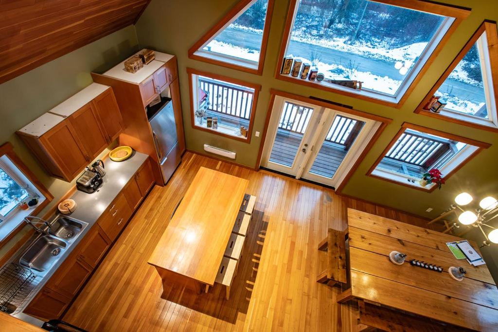 Stoke Cabin by Revelstoke Vacations photo 4