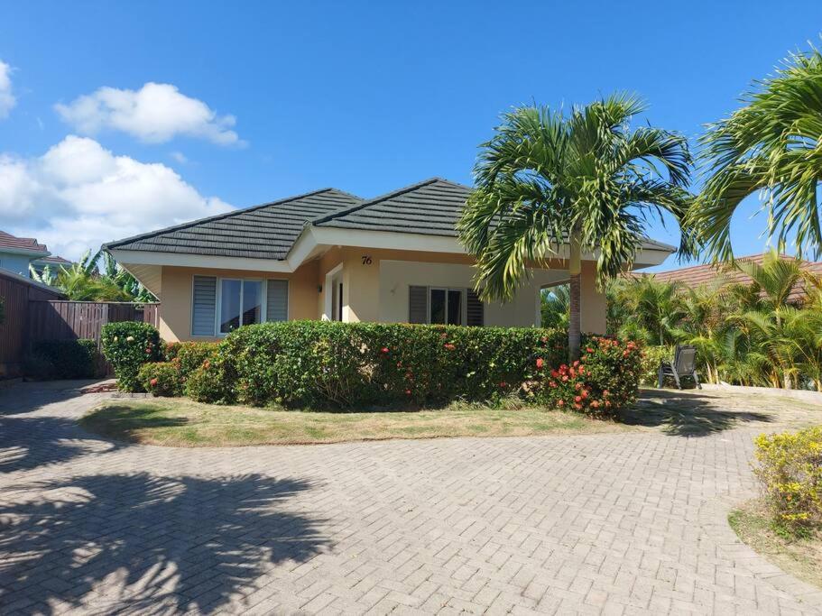 PALMS ESCAPE - 3 BEDROOM VACATION HOME photo 4