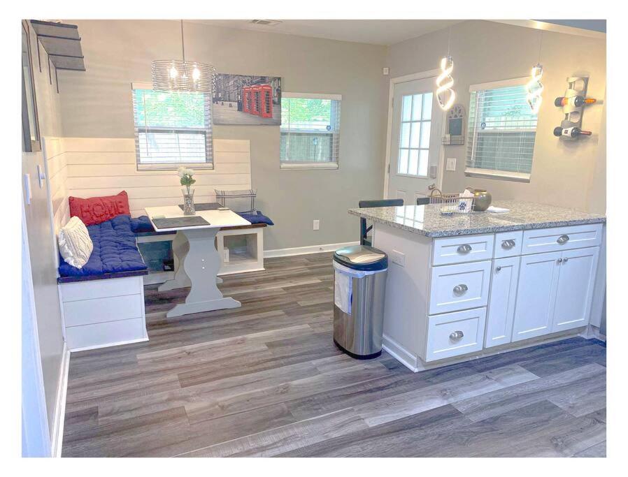 Lovely 3BR 3BA Home minutes from Airport/Downtown Atlanta image