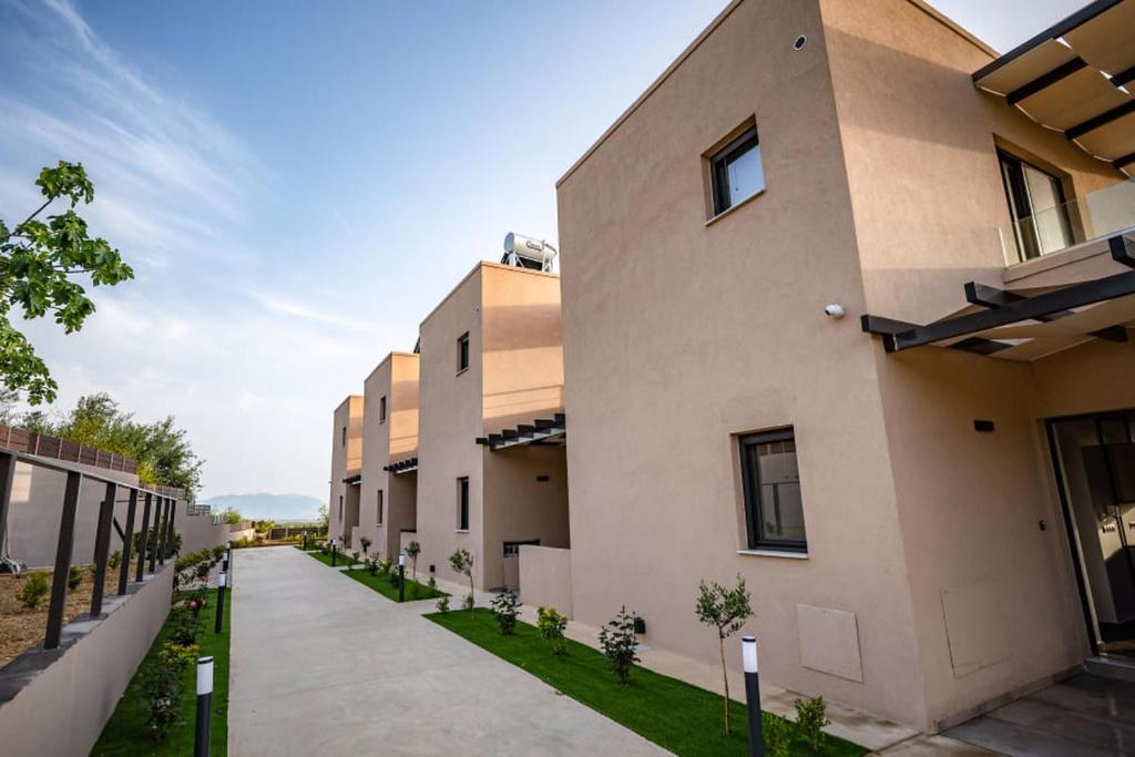 Serenity Suites Sea View Houses - Happy Rentals photo 2