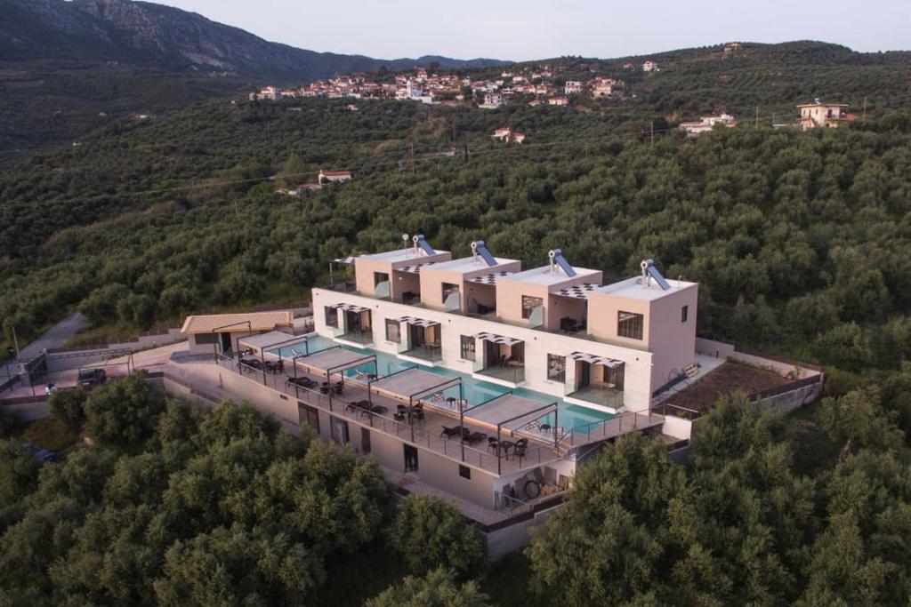 Serenity Suites Sea View Houses - Happy Rentals photo 1