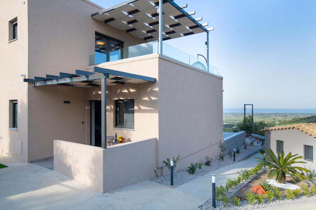 Serenity Suites Sea View Houses - Happy Rentals photo 4