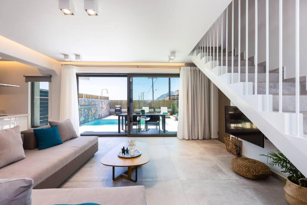 Villa Daphne-Naiades/ 2 bedrooms,luxury,beachfront photo 1