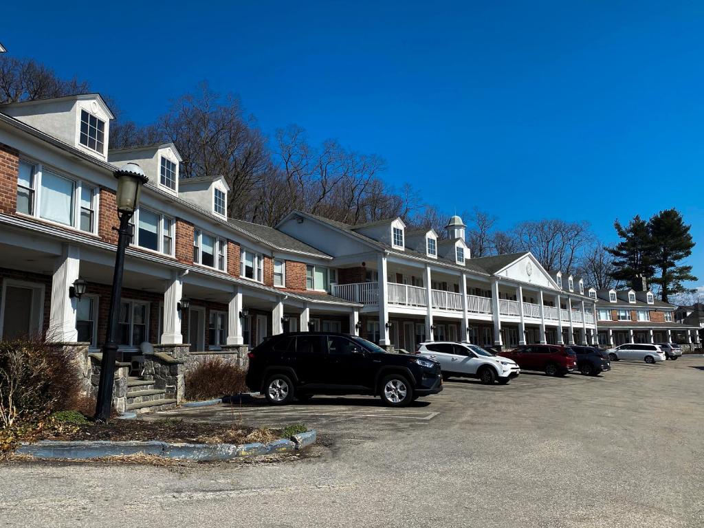 Inn on the Hudson image