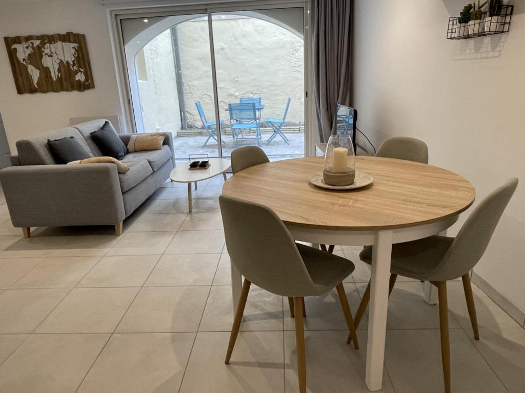 Appartement climatisé avec cour en centre ville photo 1