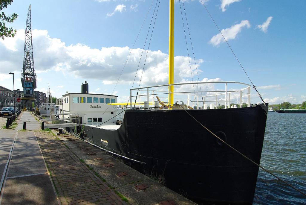 Magnificent houseboat with a stunning view! photo 1