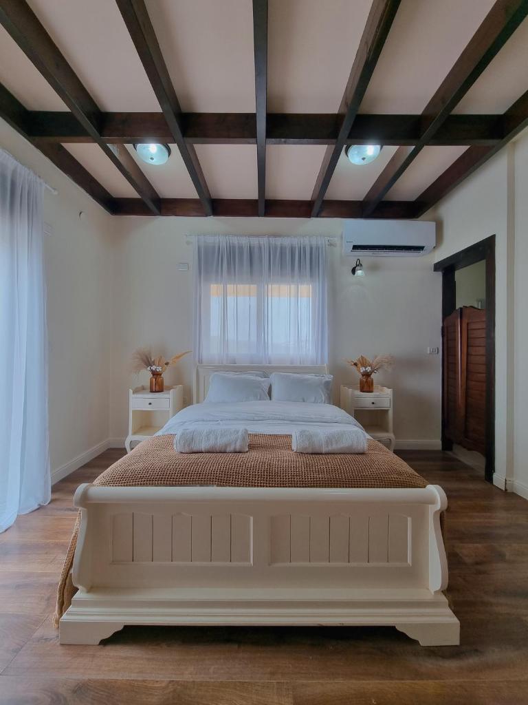 Savannah suite photo 2