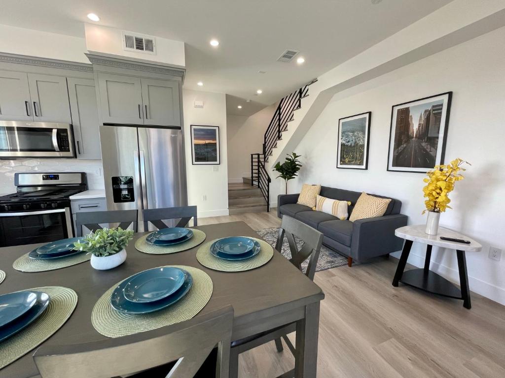 Exclusive Artist Gallery Home - Central LA Location image