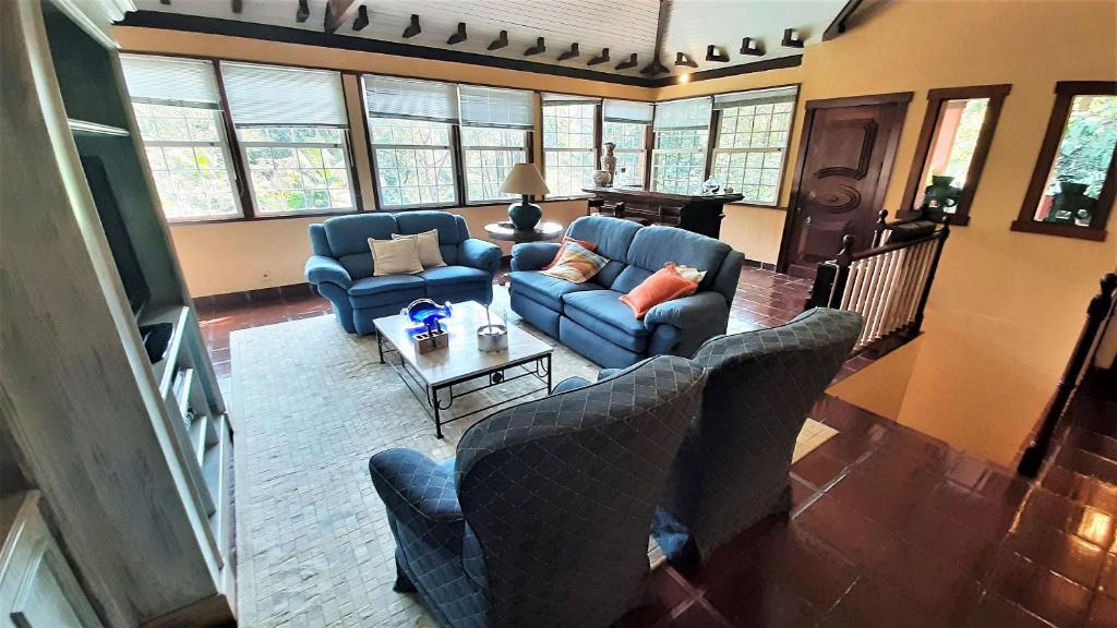 Linda casa colonial em meio a natureza photo 4