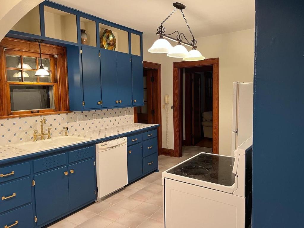 Historic Downtown Brownsburg Home w/Charm photo 4