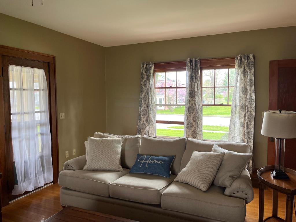Historic Downtown Brownsburg Home w/Charm photo 2