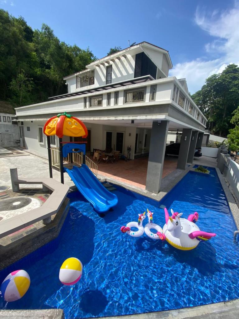 60PAX 9BR Villa Kids Swimming Pool, KTV, BBQ n Pool Tables near SPICE Arena Penang 9800 SQFT photo 3