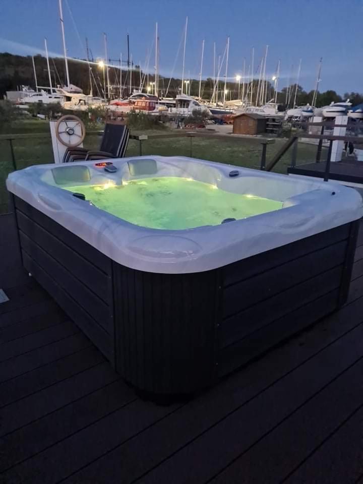 Floating House VARONI photo 1