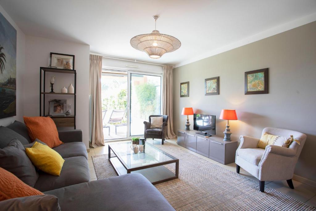 DOMAINE DES ROSES AP4222 by Riviera Holiday Homes photo 4