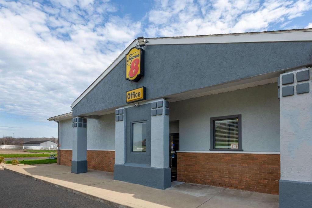 Super 8 by Wyndham Newcomerstown image