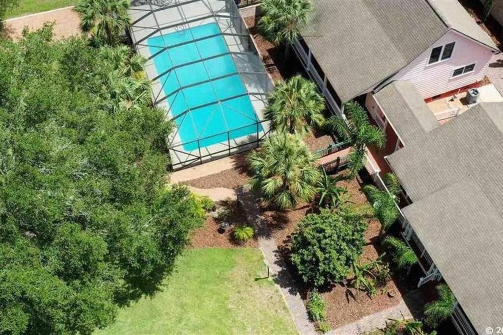 University House - 8 Bedrooms Walk to UF / Stadium image