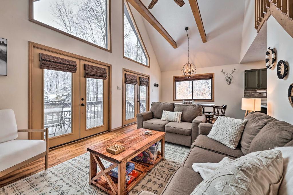 Charming Pocono Lake Cabin with Hot Tub and Fire Pit photo 4