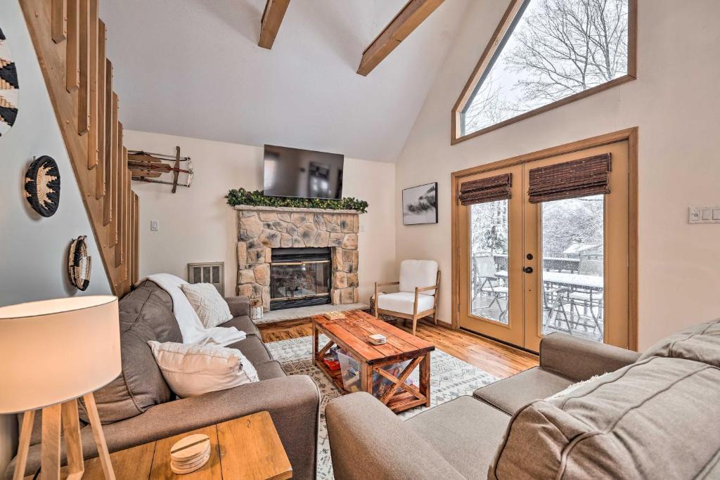 Charming Pocono Lake Cabin with Hot Tub and Fire Pit photo 3
