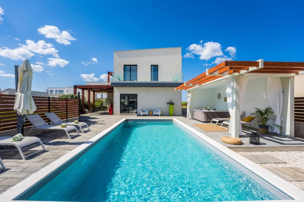 Villa Olea with heated pool and jacuzzi photo 2