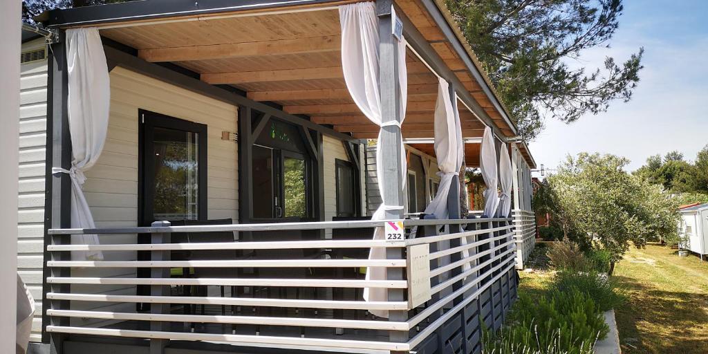 Mobile home Lux otok Murter photo 4