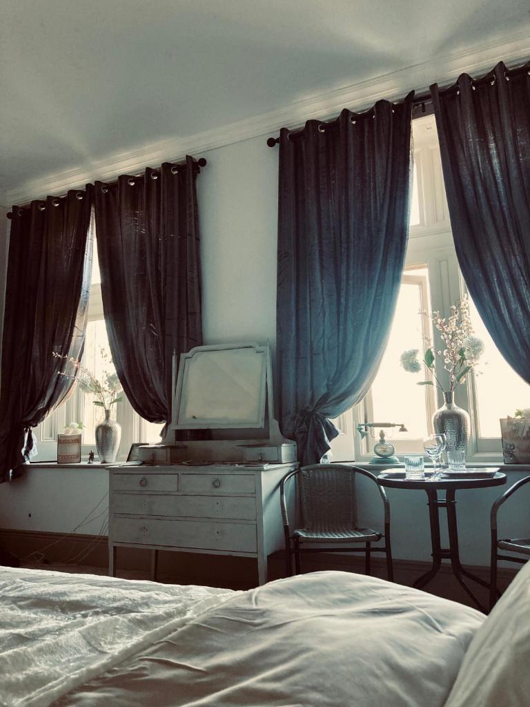 Trawscoed Mansion,Central Wing photo 4