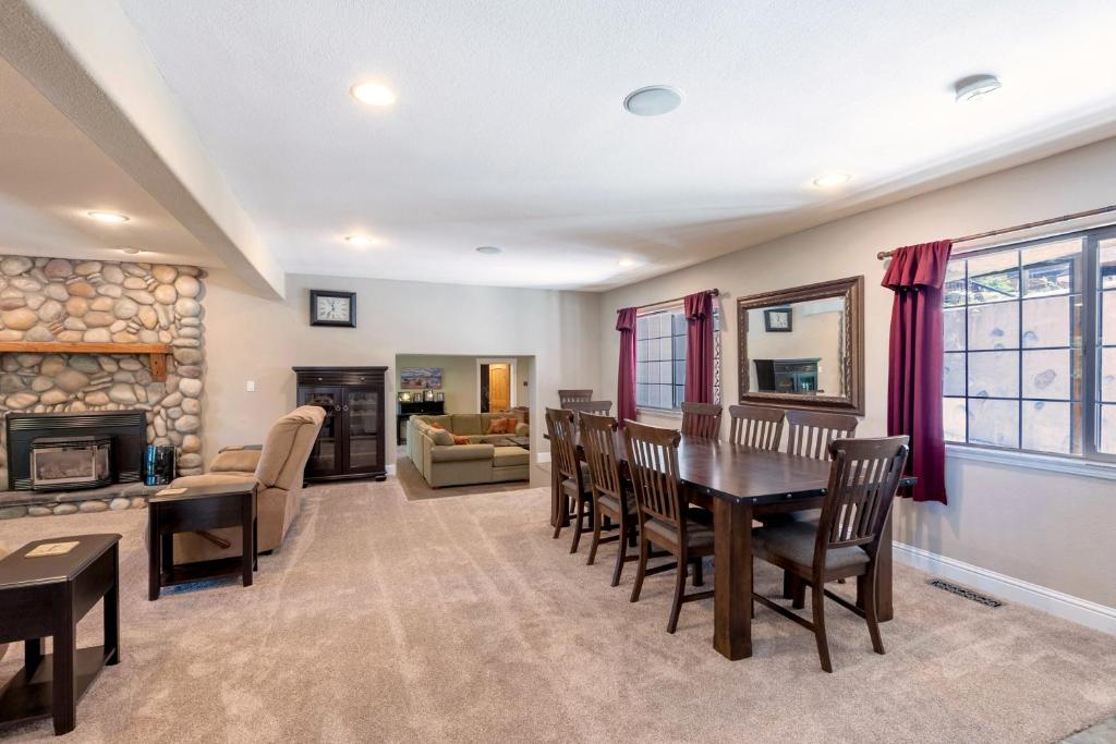 Skyline Manor photo 4