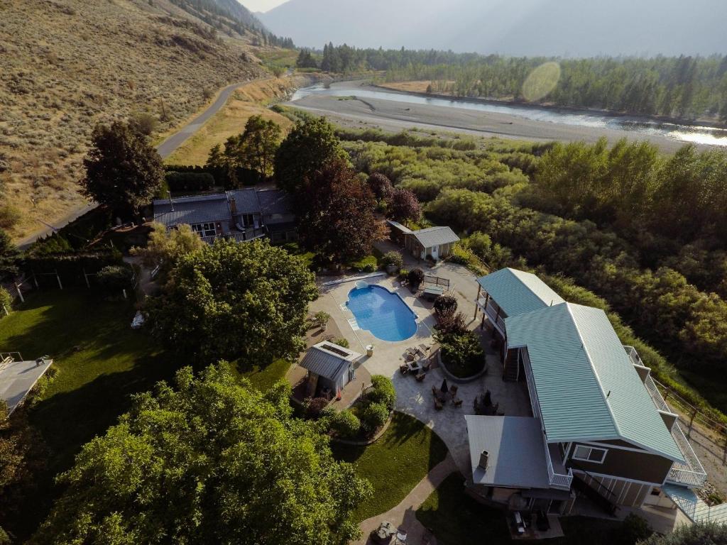 Similkameen Wild Resort & Winery Retreat photo 1