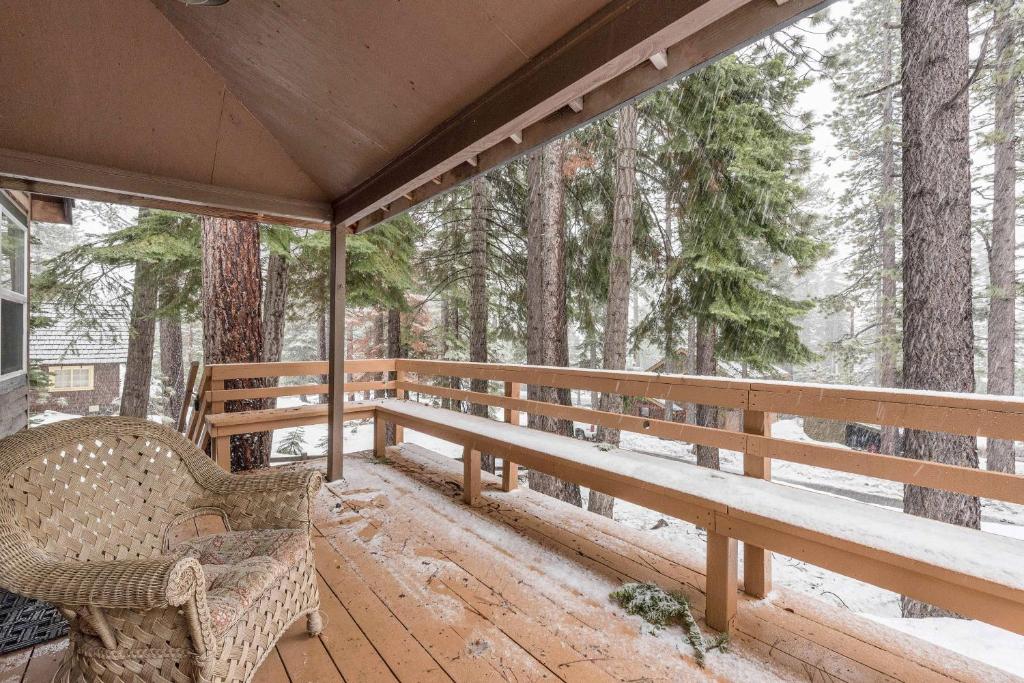 Chic Carnelian Bay Cabin photo 2