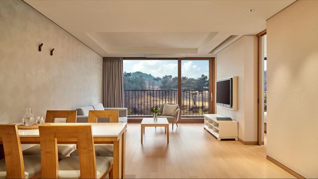 Lotte Buyeo Resort photo 2