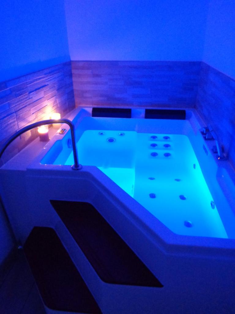 Appartement 70m2 hyper centre avec baignoire balnéo photo 1