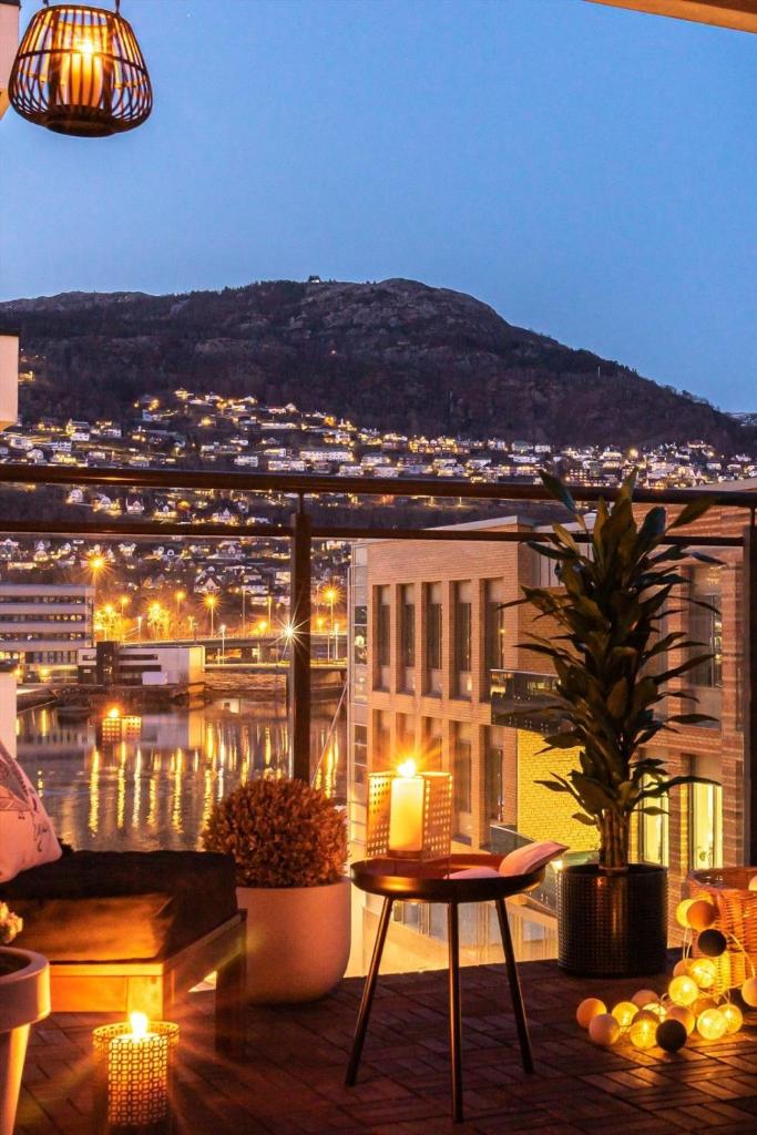 Modern Apartment - Amazing Terrace and Fjord View, Close to City Center photo 3