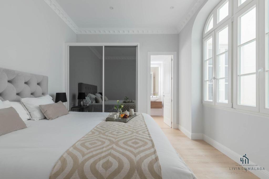 Living4malaga Echegaray Grand Luxe - Tap to explore photos