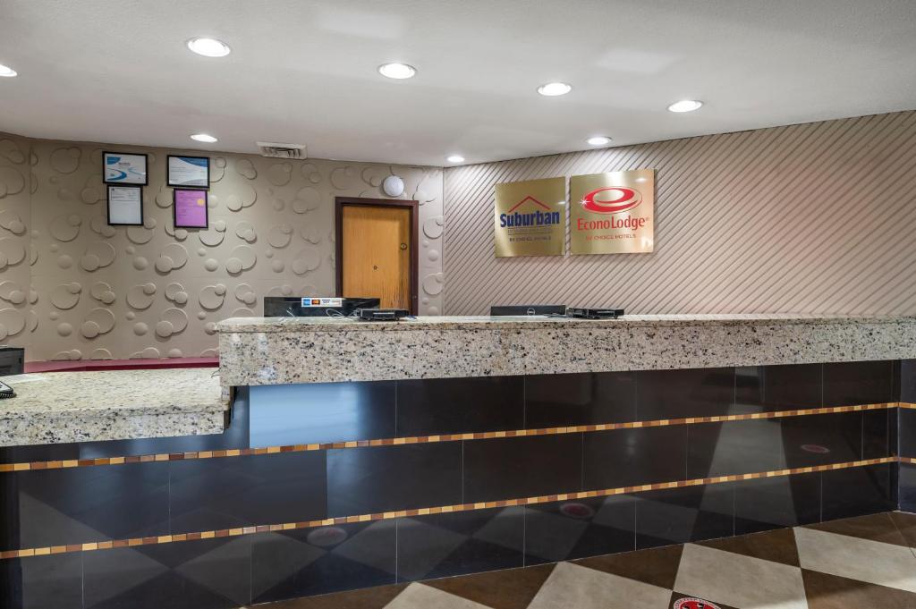 Econo Lodge Inn & Suites image