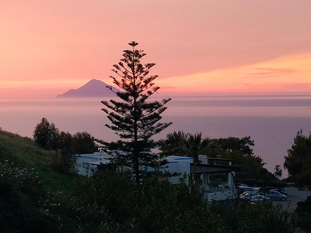Villa alle Eolie nello splendido Villaggio Lentia photo 3